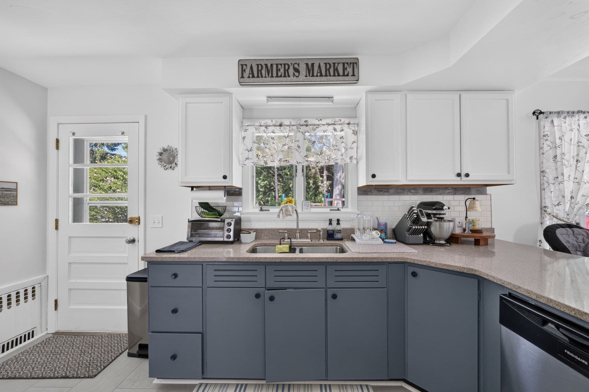 Single Family Residence at 84 Evans Street, Somerset MA 02726, photo 9 of 42