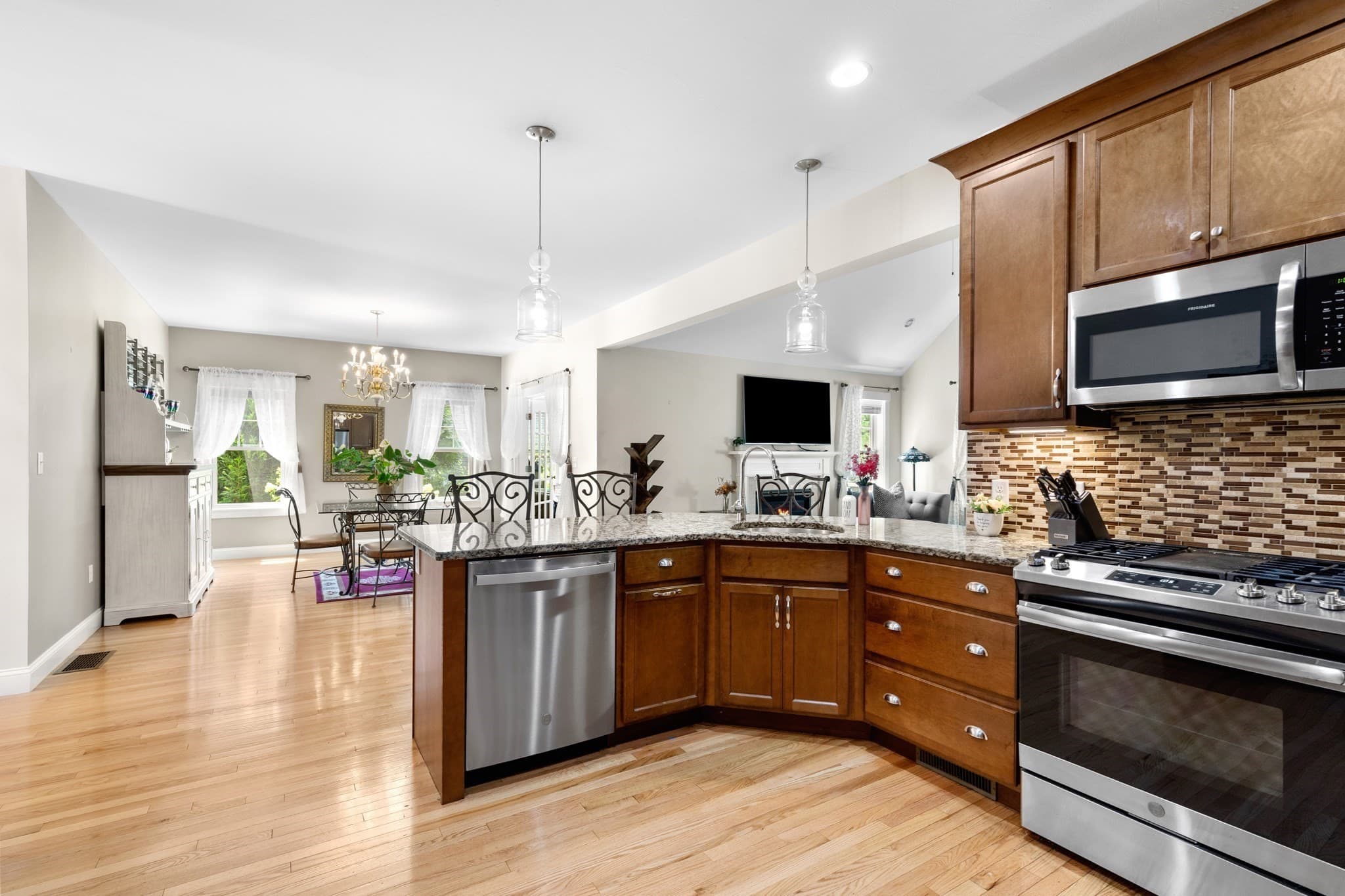 Single Family Residence at 15 Southview Way, Plymouth MA 02360, photo 7 of 36