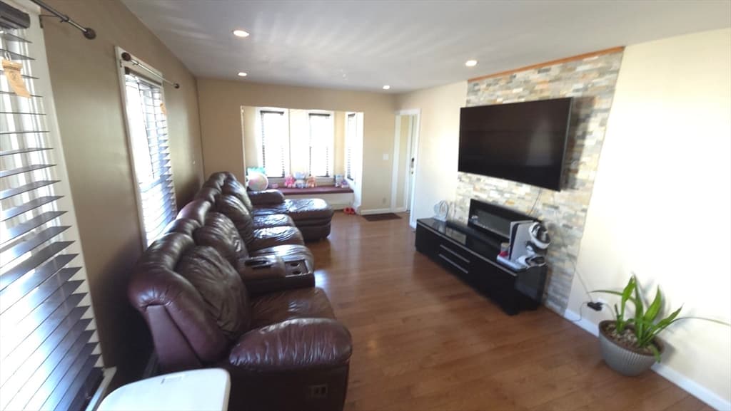 35 Jefferson St, Taunton MA 02780 photo 6