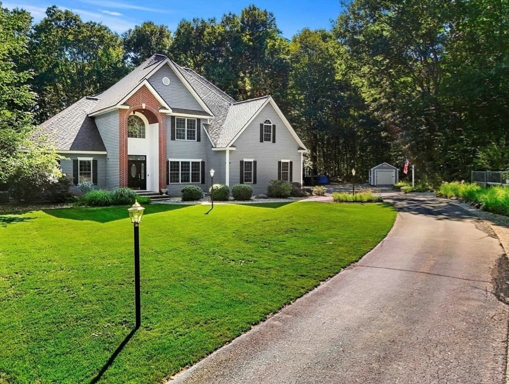 6 Evergreen Drive, Plaistow NH 03865 photo 2