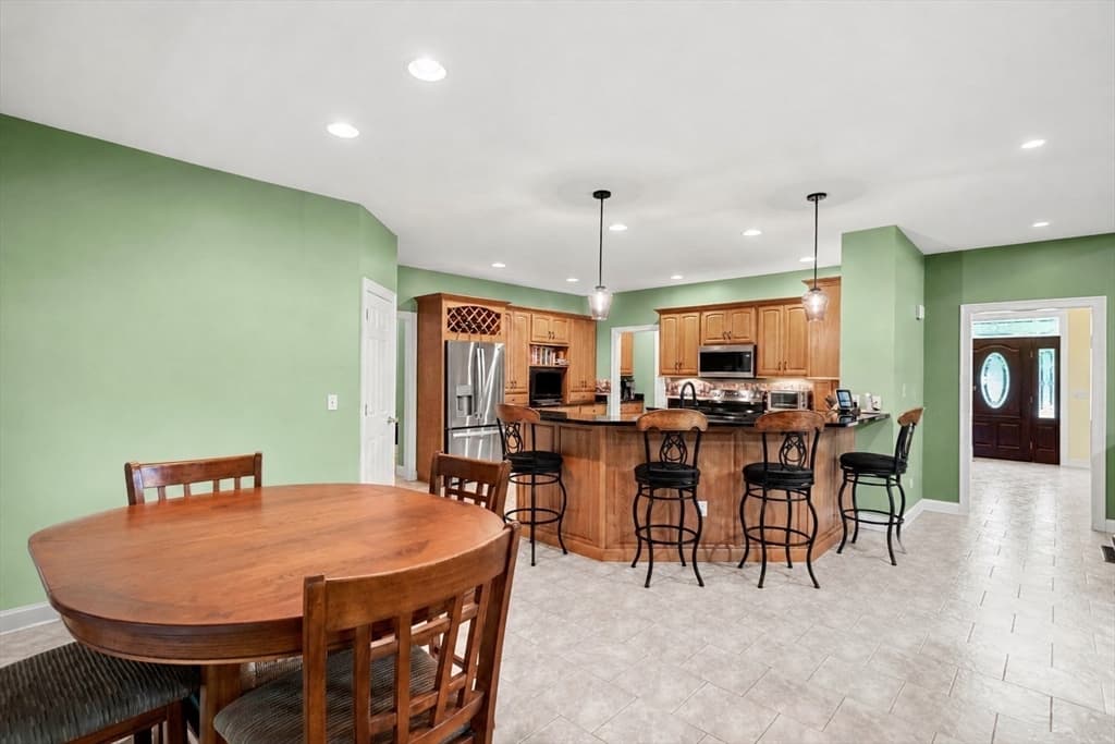 6 Evergreen Drive, Plaistow NH 03865 photo 6