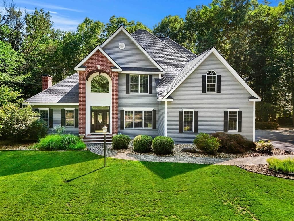 6 Evergreen Drive, Plaistow NH 03865