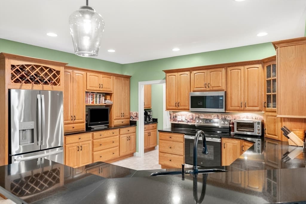 6 Evergreen Drive, Plaistow NH 03865 photo 5