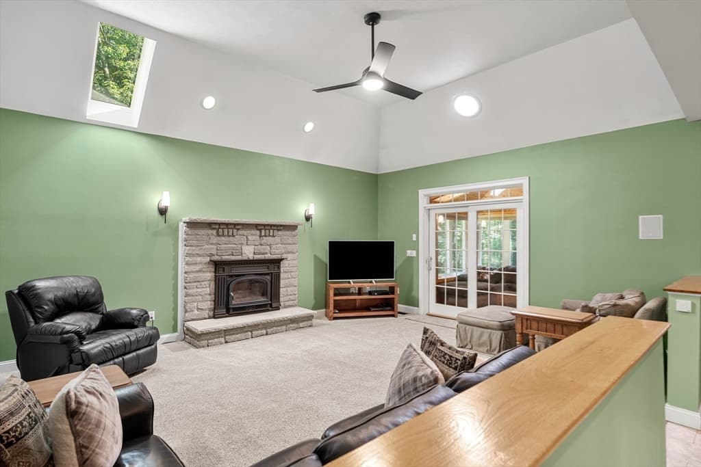 6 Evergreen Drive, Plaistow NH 03865 photo 8