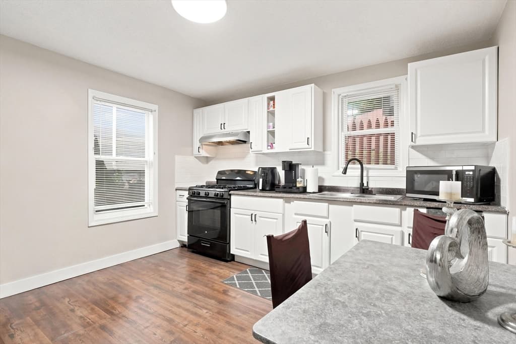 24 Walnut St, Fitchburg MA 01420 photo 3