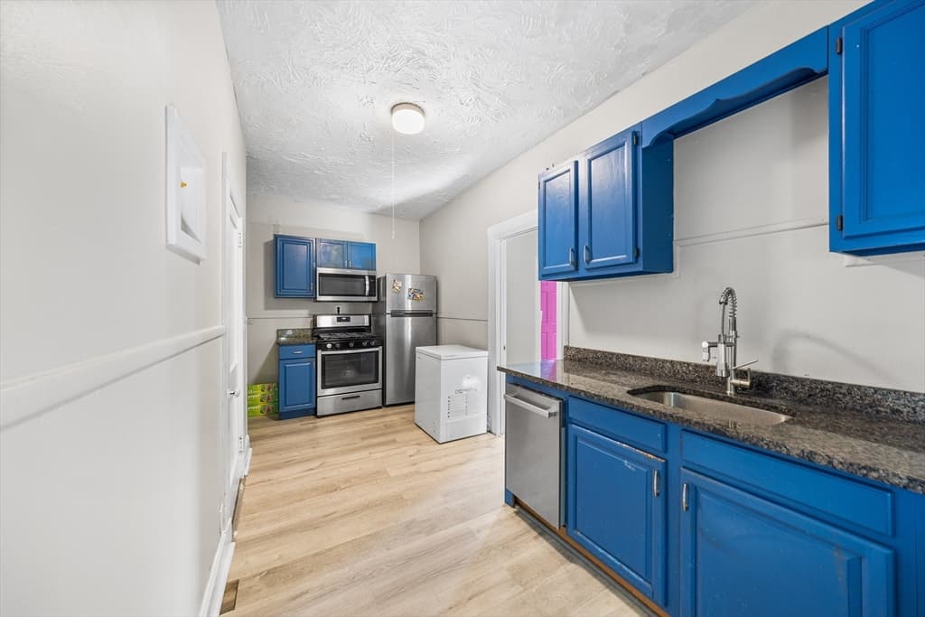 15 Cascade St, Fitchburg MA 01420 photo 3