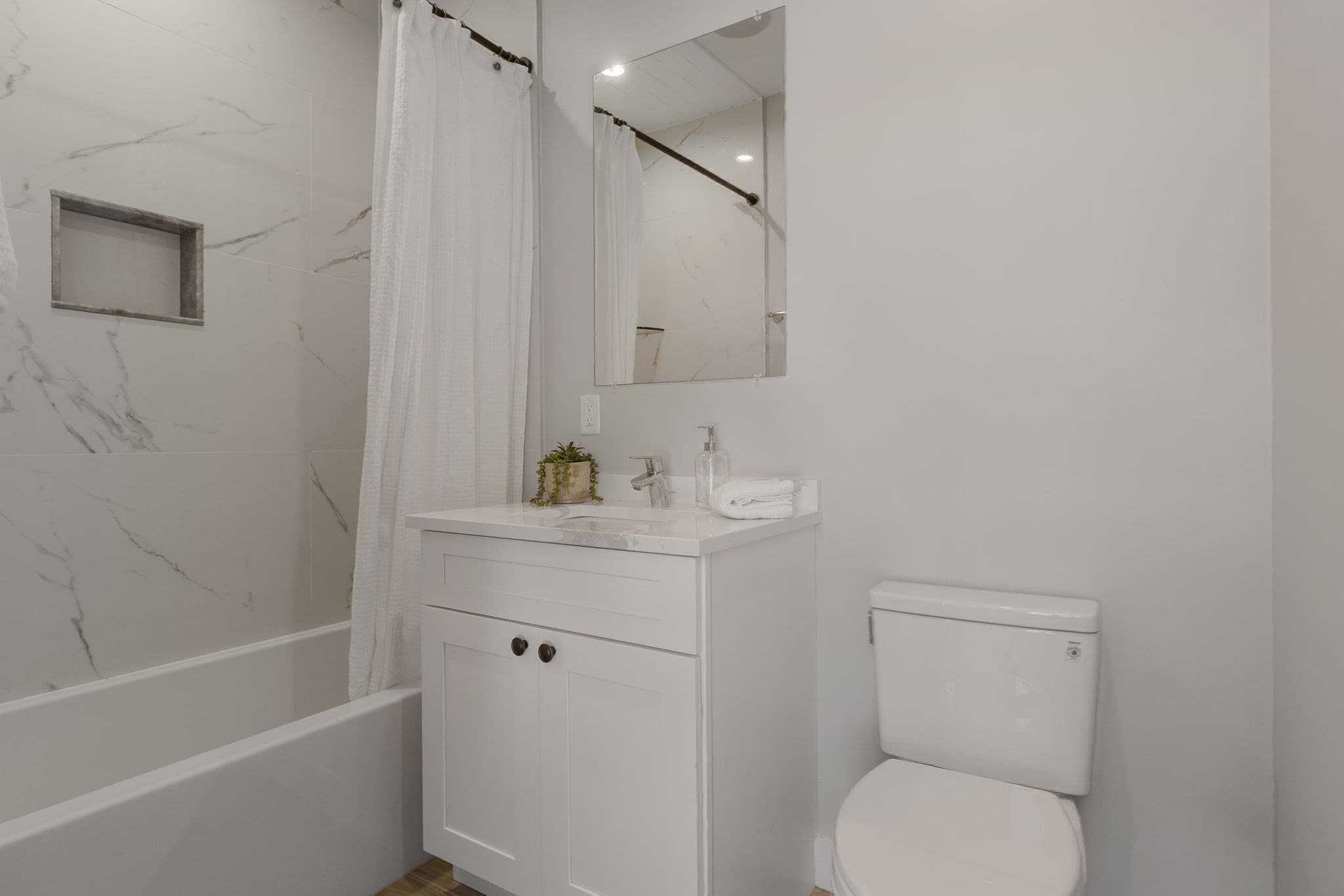 Condominium at 17 Chestnut # 3, Boston MA 02130, photo 10 of 12