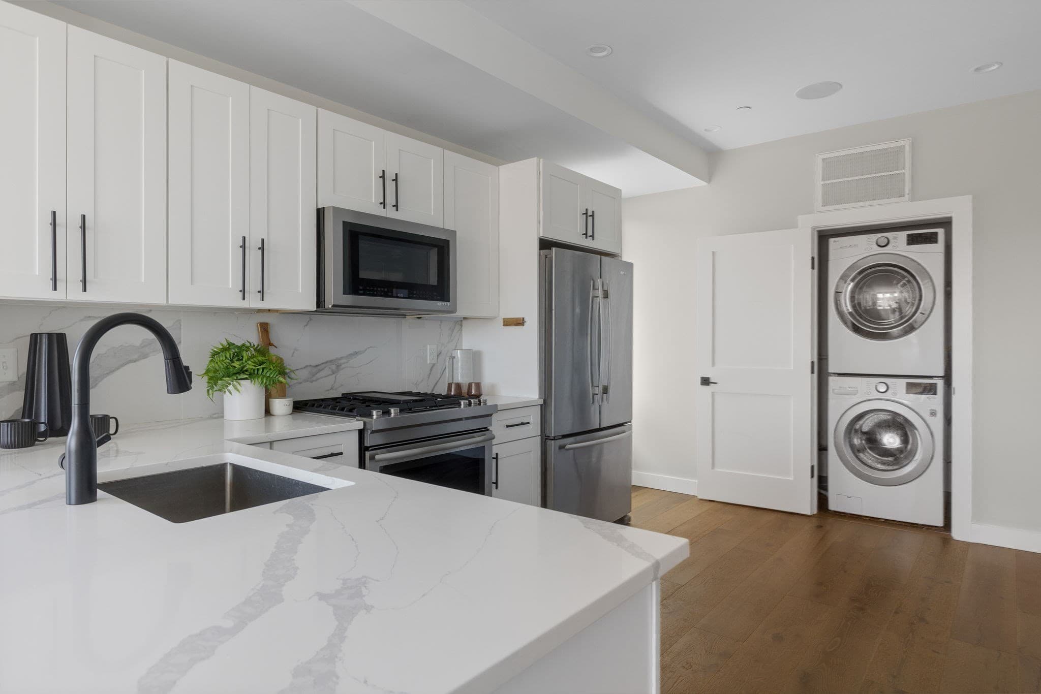 Condominium at 17 Chestnut # 3, Boston MA 02130, photo 11 of 12