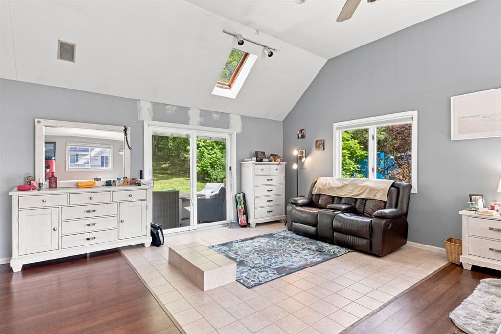 124 E Meadow Rd, Lowell MA 01854 photo 5