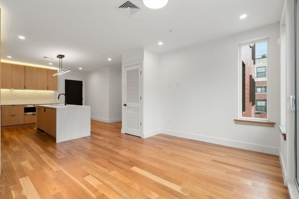 58 Kent # 302, Brookline MA 02445 photo 5