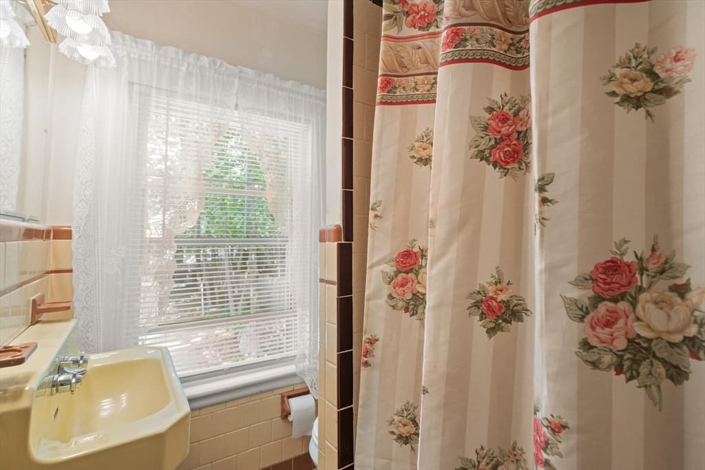 15 Willow Street, Reading MA 01867 photo 17