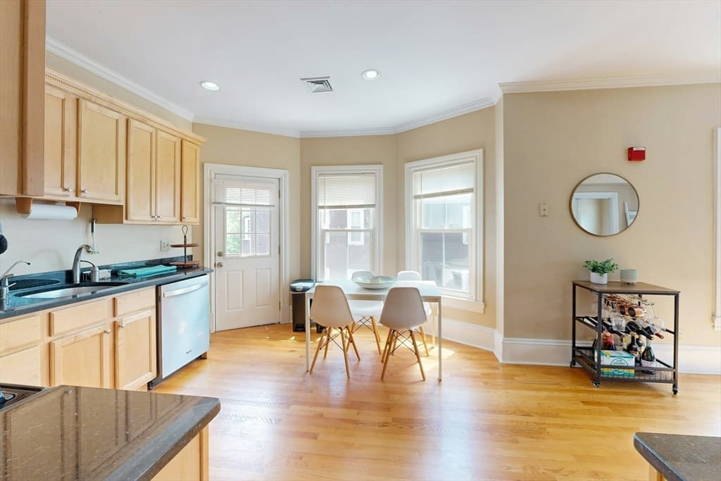 561 Broadway # A2, Somerville MA 02145 photo 2