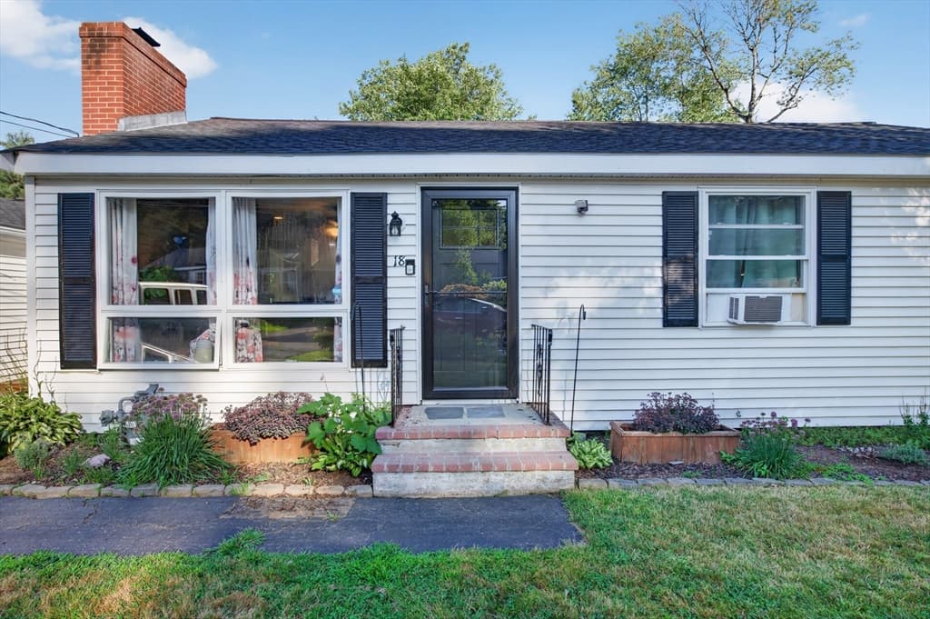18 Vernon St, Ayer MA 01432