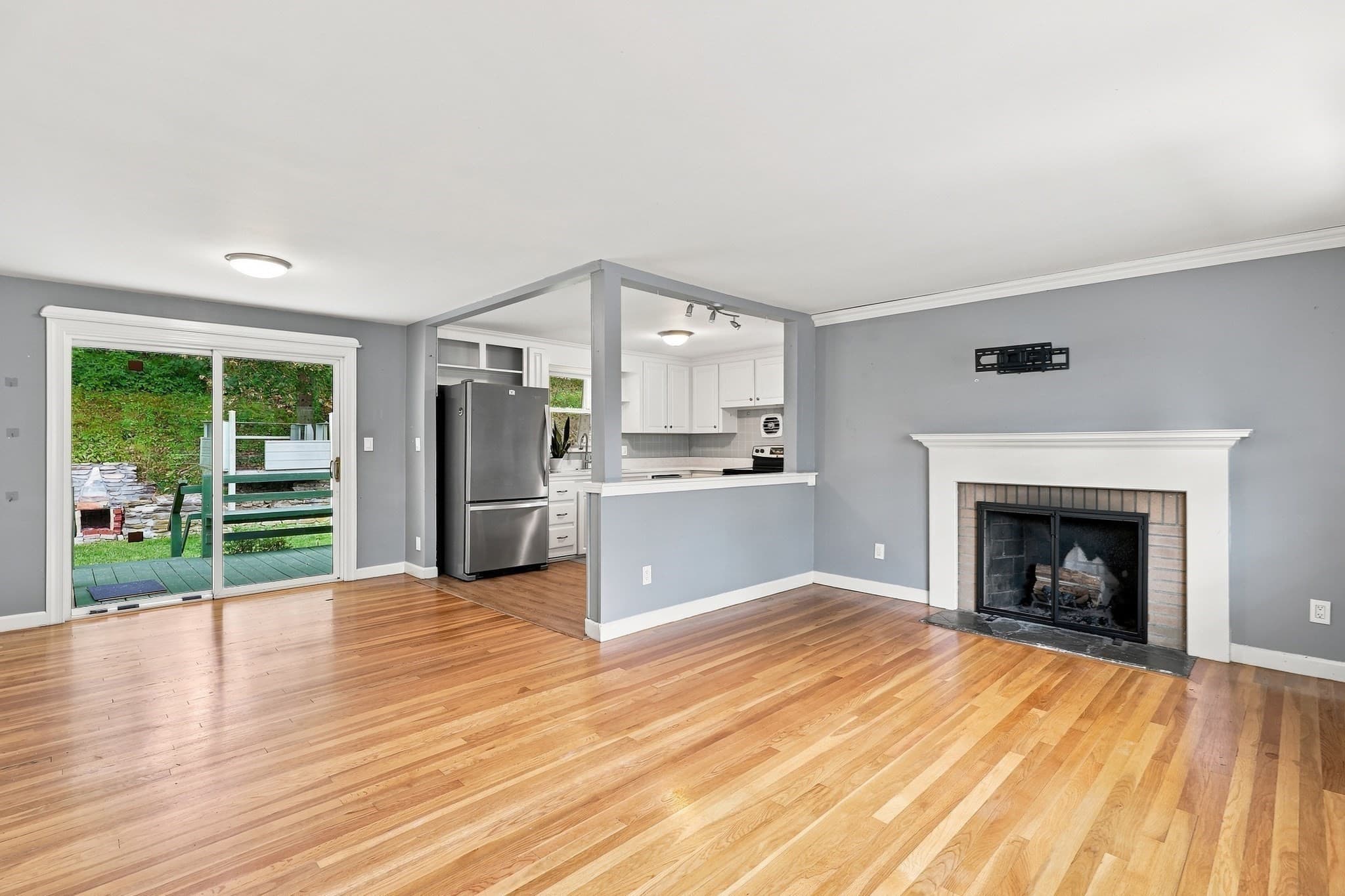 Single Family Residence at 28 Hilltop Circle, Worcester MA 01609, photo 12 of 40