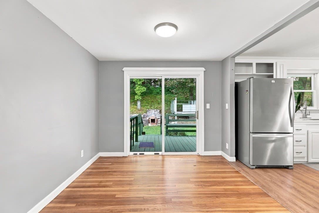 Single Family Residence at 28 Hilltop Circle, Worcester MA 01609, photo 9 of 40