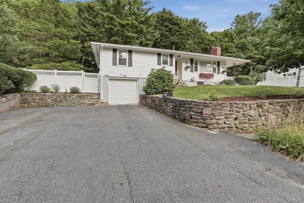 Single Family Residence at 28 Hilltop Circle, Worcester MA 01609, photo 33 of 40