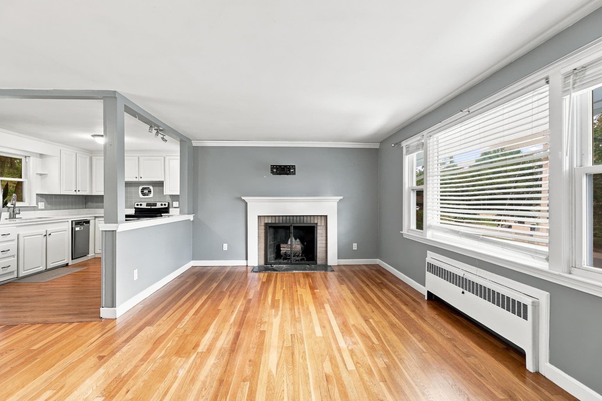 Single Family Residence at 28 Hilltop Circle, Worcester MA 01609, photo 11 of 40