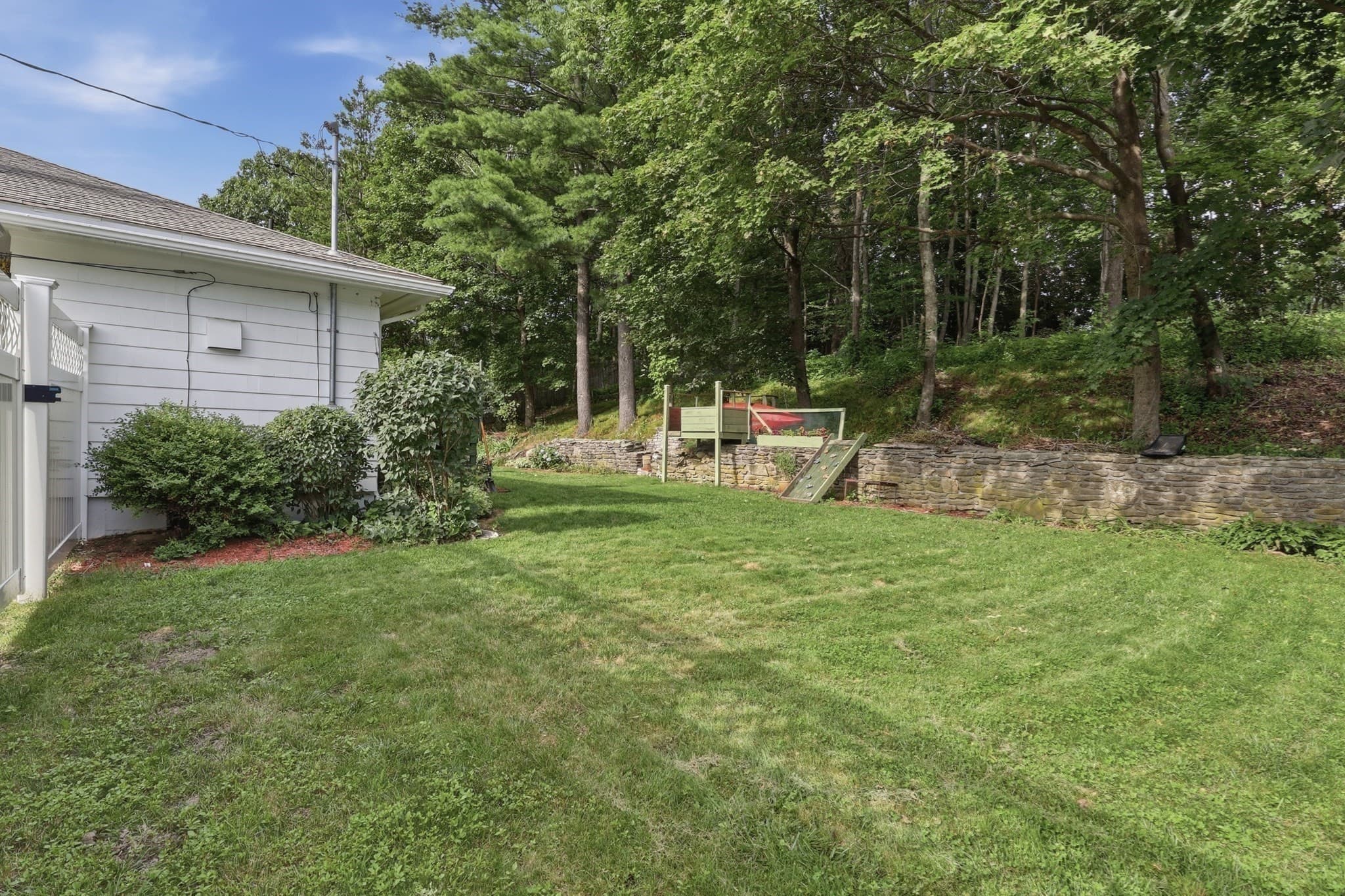 Single Family Residence at 28 Hilltop Circle, Worcester MA 01609, photo 35 of 40