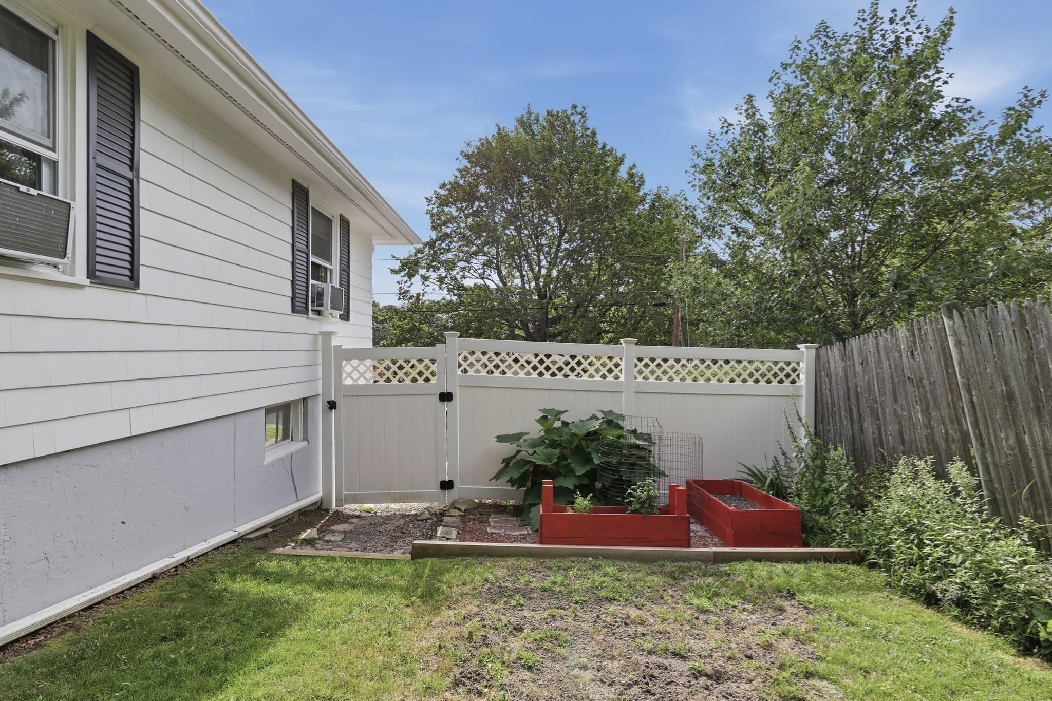 Single Family Residence at 28 Hilltop Circle, Worcester MA 01609, photo 39 of 40