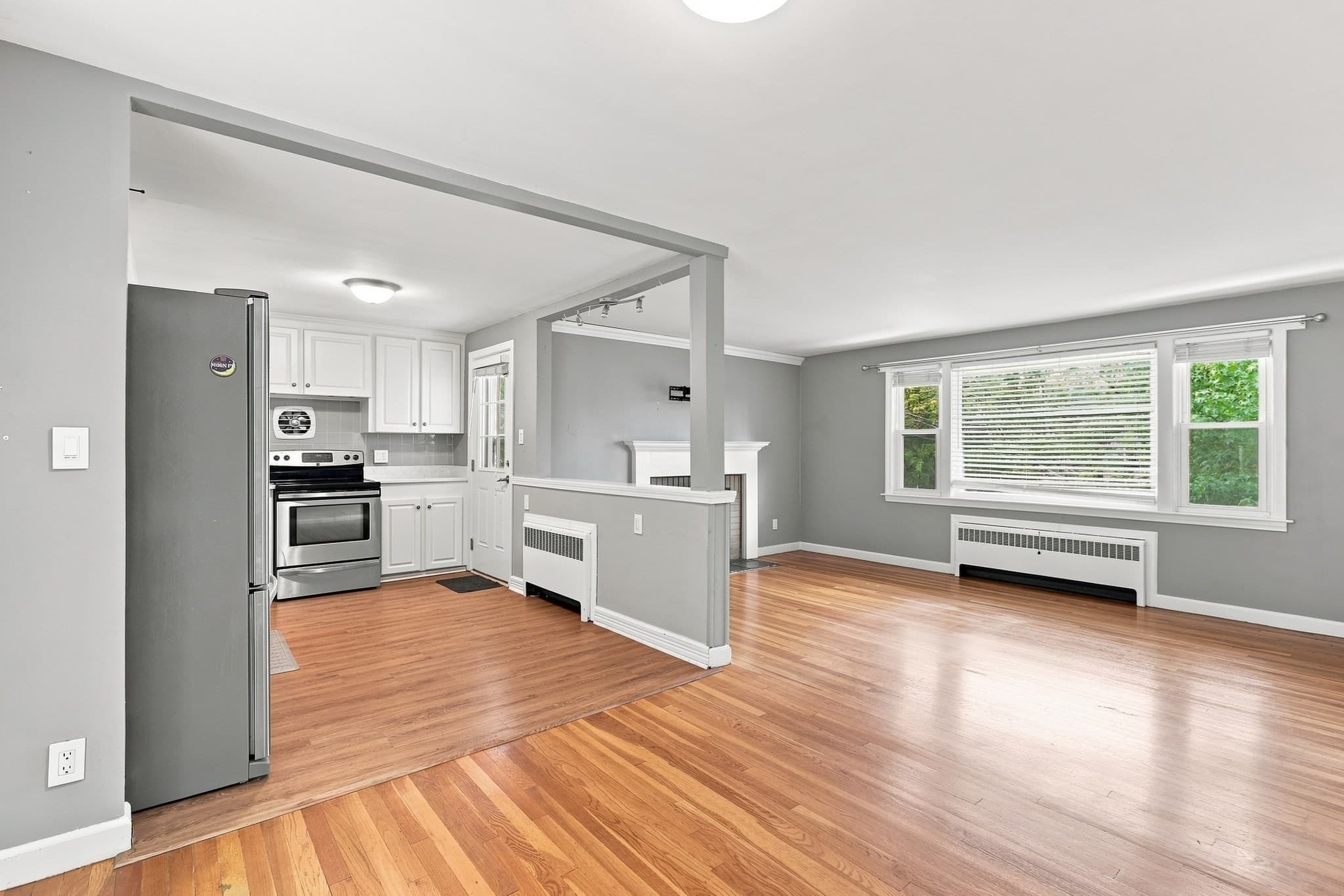 Single Family Residence at 28 Hilltop Circle, Worcester MA 01609, photo 8 of 40