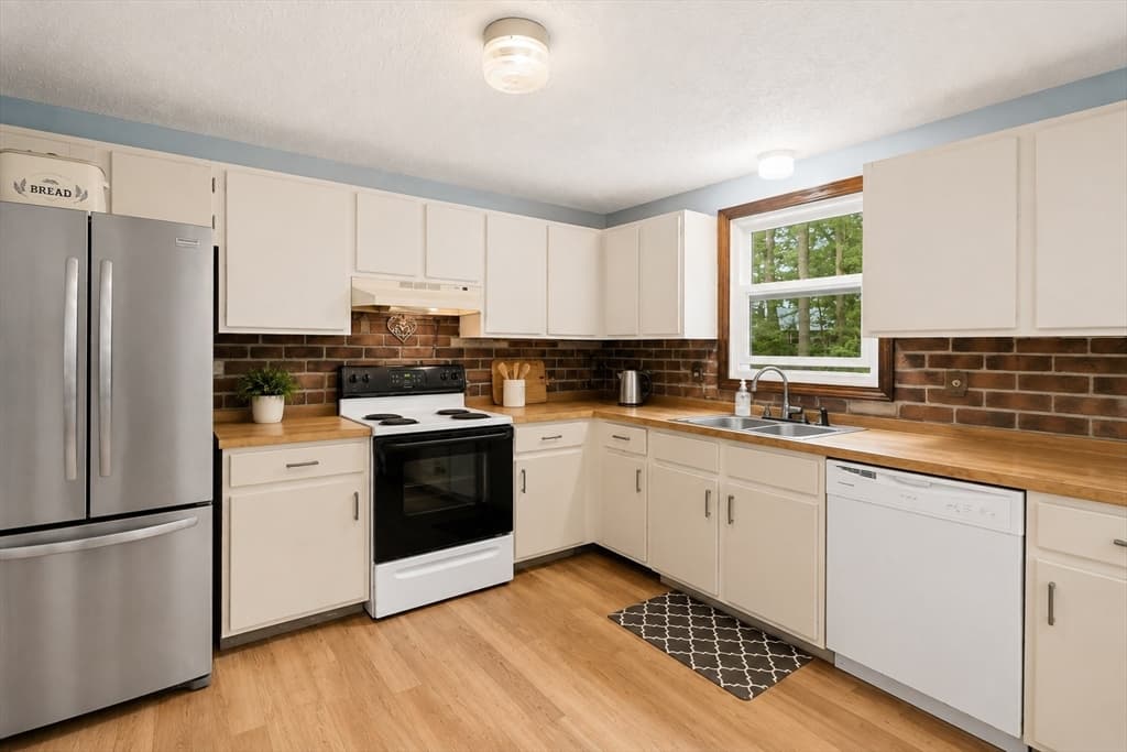 Single Family Residence at 3 Harrison Ave, Lakeville MA 02347, Lakeville, photo 5 of 42