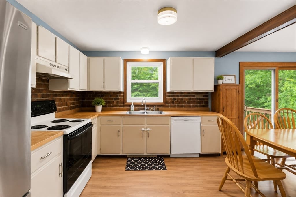 Single Family Residence at 3 Harrison Ave, Lakeville MA 02347, Lakeville, photo 4 of 42