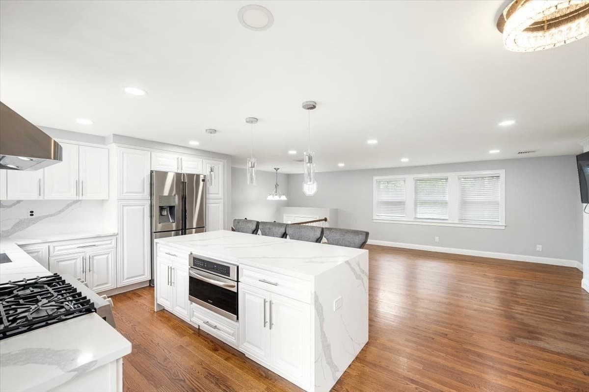 Single Family Residence at 7 Alyssum, Billerica MA 01821, photo 9 of 42