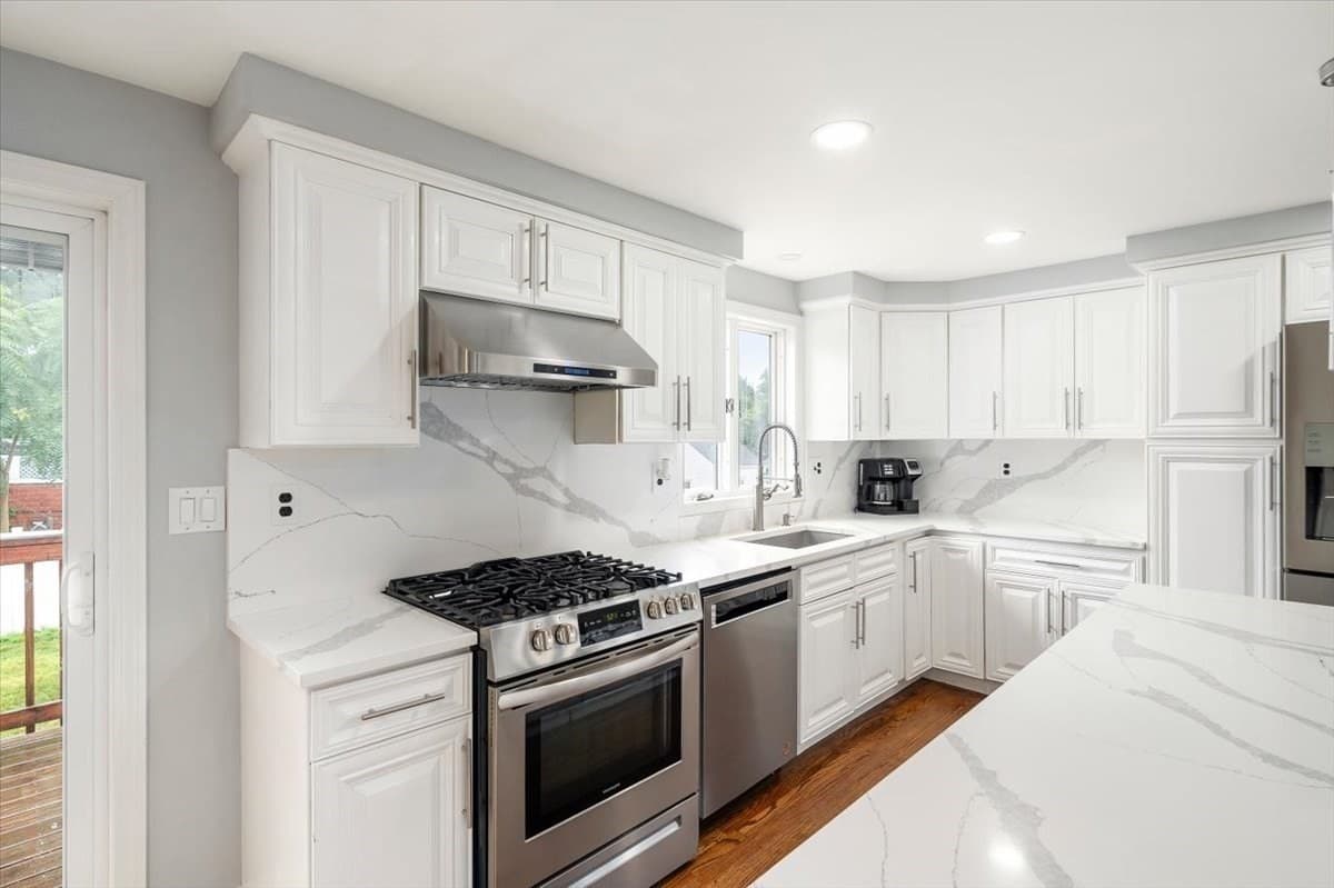 Single Family Residence at 7 Alyssum, Billerica MA 01821, photo 11 of 42