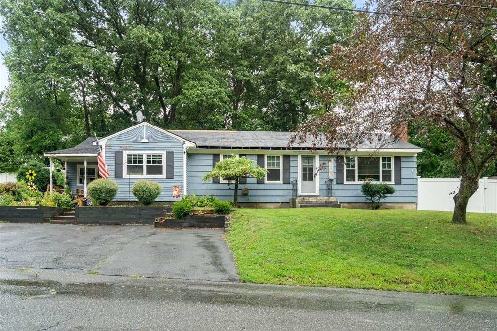 31 Helen Dr, West Boylston MA 01583 photo 2