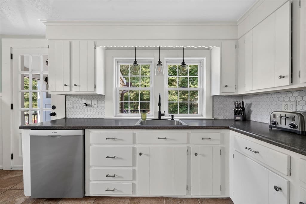 37 Acorn St, Middleboro MA 02346 photo 5