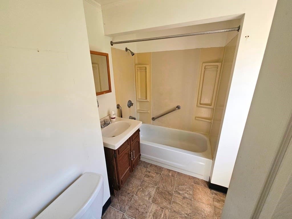186 Burbank St, Pittsfield MA 01201 photo 5