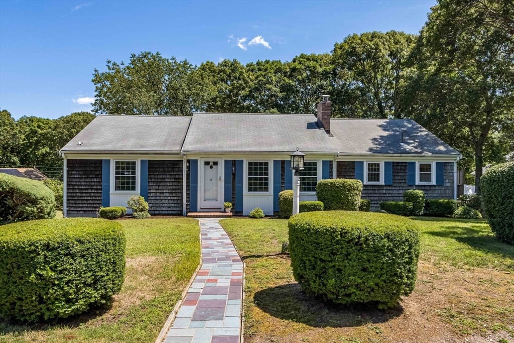 6 Shaker House Rd, Yarmouth MA 02675