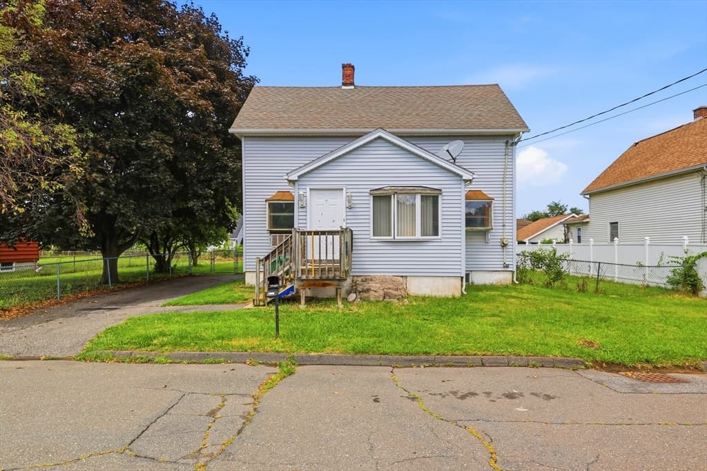 118 Blanchwood Ave, Chicopee MA 01013 photo 2