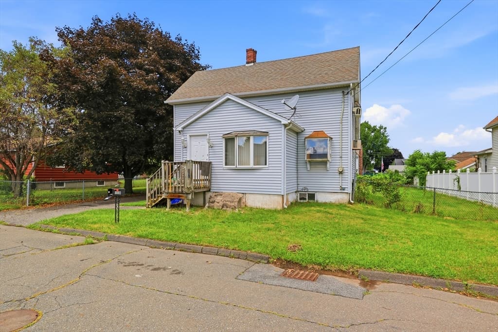 118 Blanchwood Ave, Chicopee MA 01013 photo 3