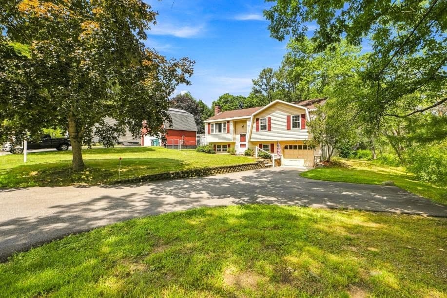 4 Picadilly St, Upton MA 01568 photo 2