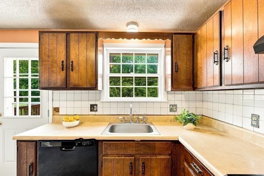 4 Picadilly St, Upton MA 01568 photo 13