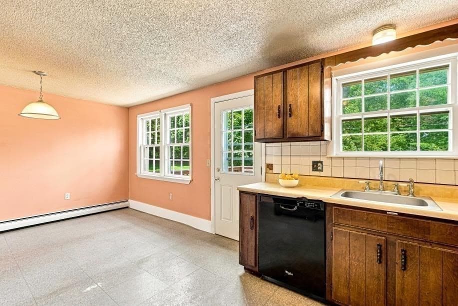 4 Picadilly St, Upton MA 01568 photo 11