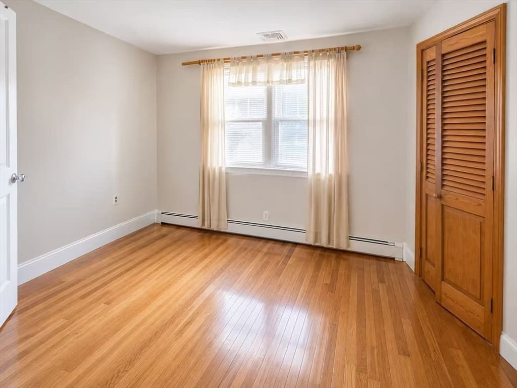 8 Grace Rd, Woburn MA 01801 photo 3
