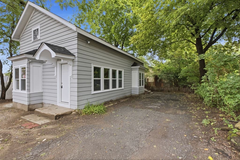 25 Redman Pl, Fitchburg MA 01420 photo 2