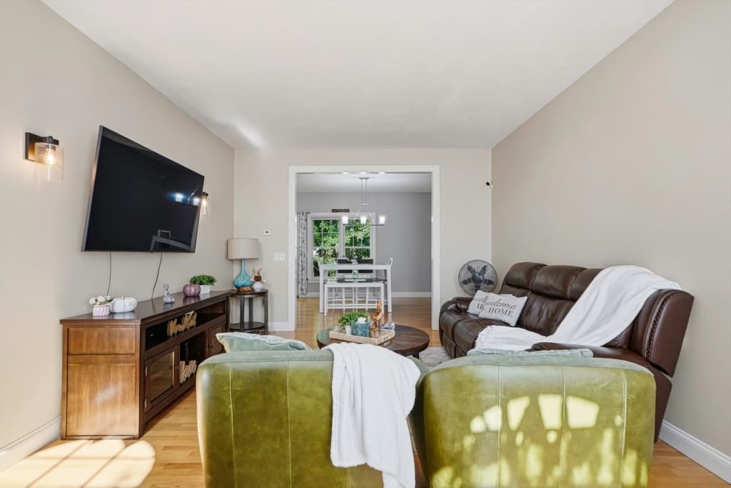13 Knowlton Cir # 13, Upton MA 01568 photo 2