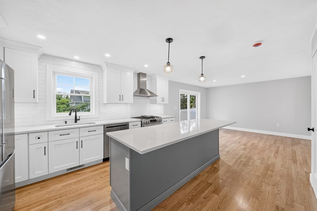 14 Neillian Way # 14, Bedford MA 01730