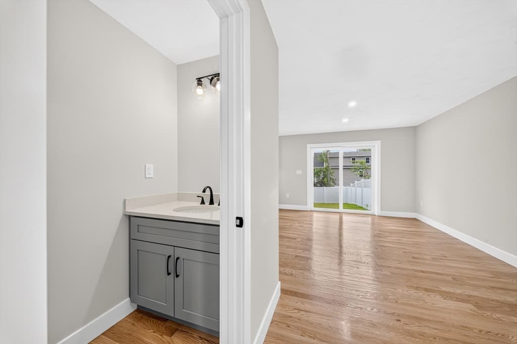 14 Neillian Way # 14, Bedford MA 01730 photo 10
