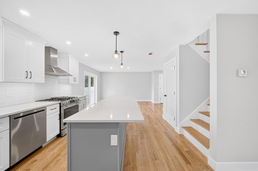 14 Neillian Way # 14, Bedford MA 01730 photo 4
