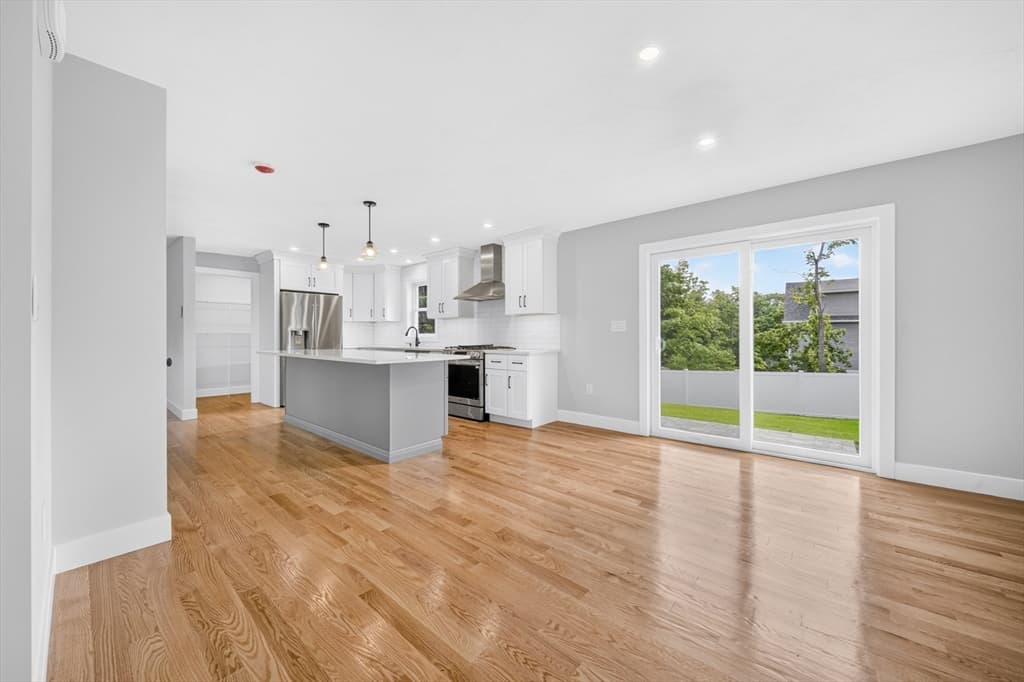 14 Neillian Way # 14, Bedford MA 01730 photo 8