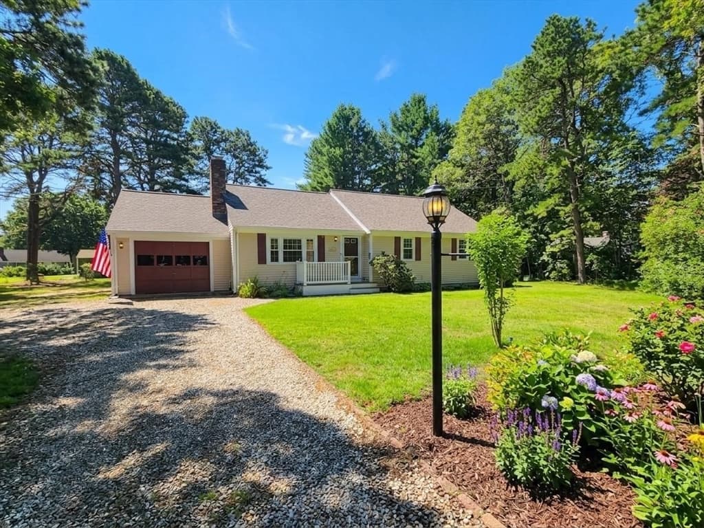 23 Prudence Ln, Barnstable MA 02635