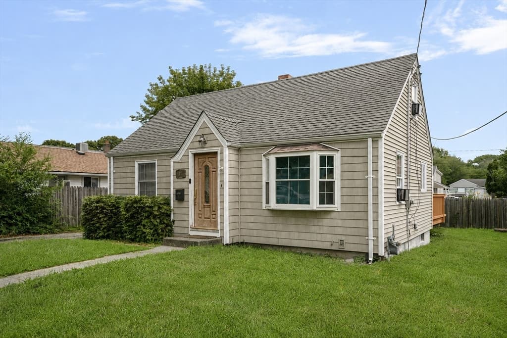 10 Sidney Ave, Swansea MA 02777 photo 2