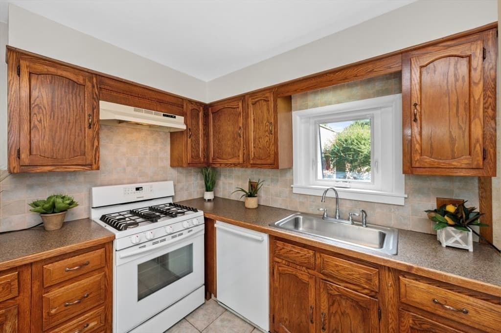 1 Bay View Place, Boston MA 02127 photo 7