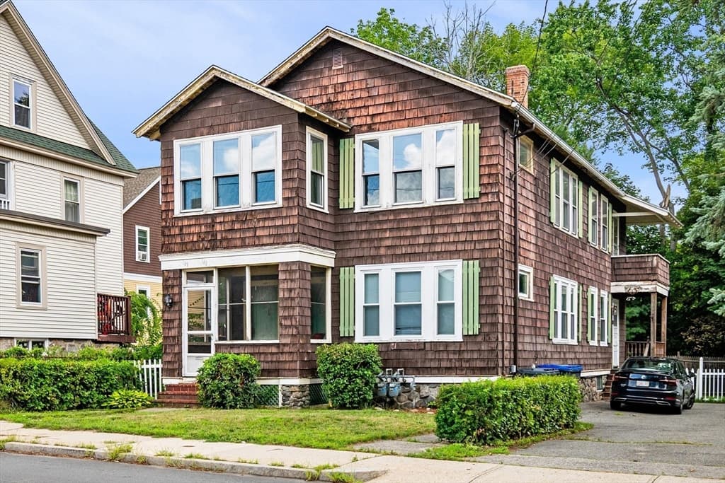 147-149 Oakland Ave, Methuen MA 01844