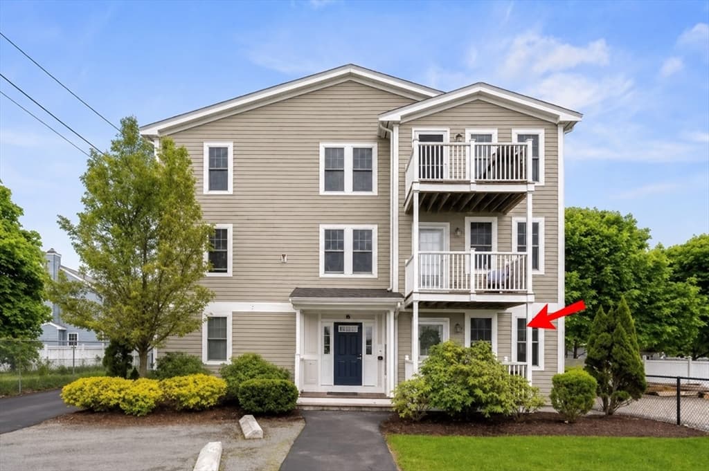 10 Malta St # 1, Hull MA 02045
