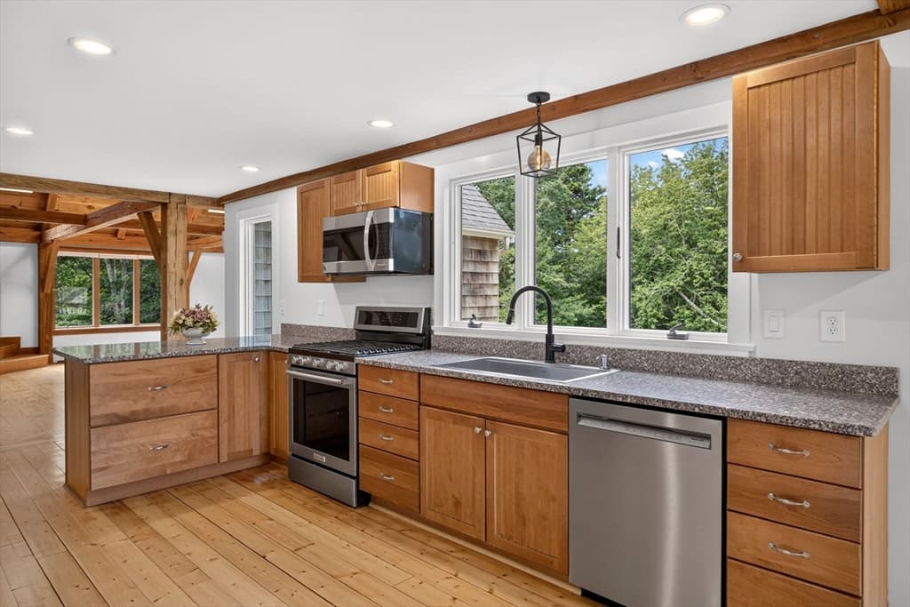 180 School Street, Barnstable MA 02563 photo 4